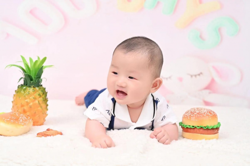 恩施宝宝在妈妈肚子里